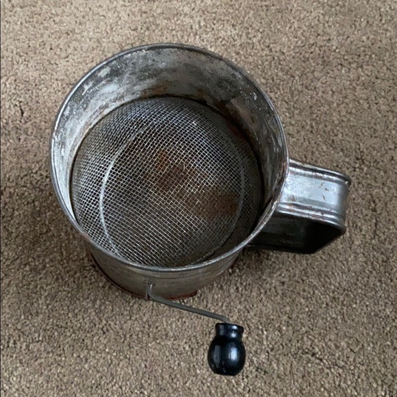 Vintage Bromwell’s Measuring Sifter - Picture 5 of 8